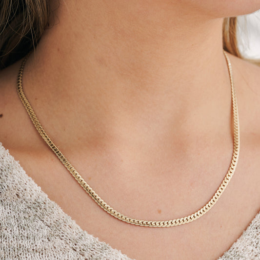 Cadena Grabada Mujer